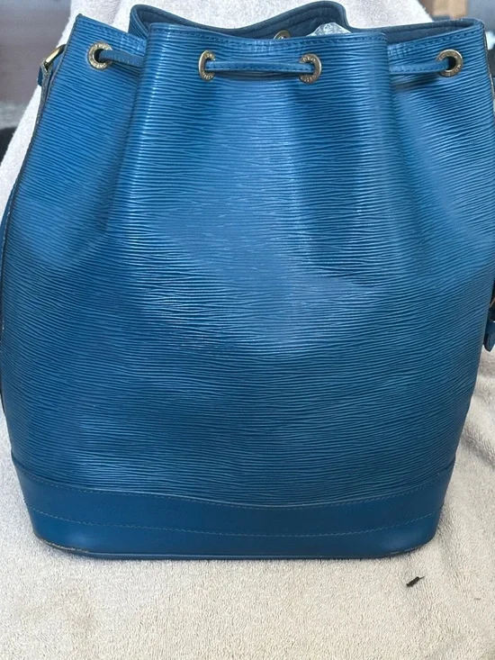 Authentic Vintage Louis Vuitton Noe Blue Epi Leather Drawstring Shoulder Bag - Picture 2 of 15